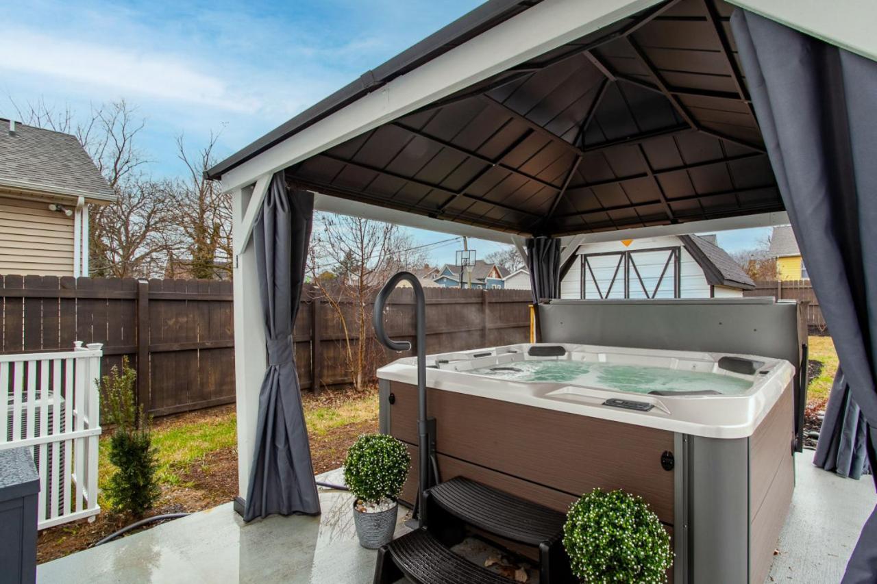 Blue Valley Inn - Hot Tub & Spacious Play Area! Knoxville Eksteriør billede