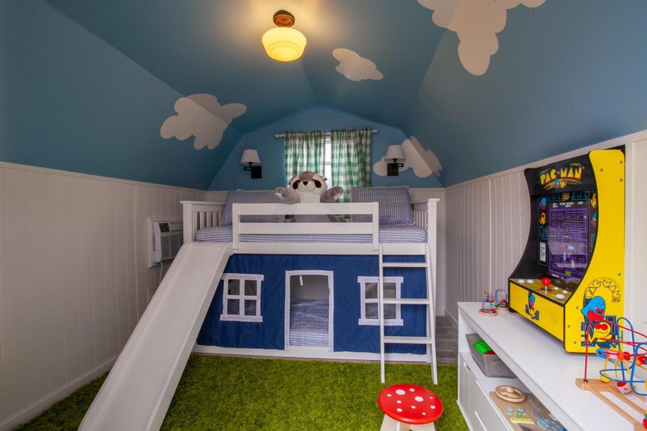 Blue Valley Inn - Hot Tub & Spacious Play Area! Knoxville Eksteriør billede